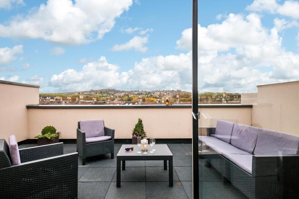 Solar Sanctuary- Skyline Balcony, City Centre, Three Floors, King Beds, Netflix And More! バース エクステリア 写真