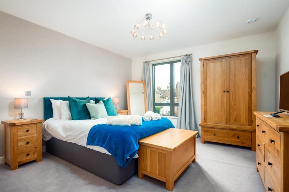 Solar Sanctuary- Skyline Balcony, City Centre, Three Floors, King Beds, Netflix And More! バース エクステリア 写真